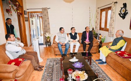 शिष्टाचार भेंट: पालमपुर में वरिष्ठ नेता शांता कुमार से मिले पूर्व मुख्यमंत्री एवं नेता प्रतिपक्ष जयराम ठाकुर