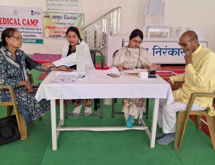तरेटी गांव में मुफ्त स्वास्थ्य शिविर! 63 लोगों की जांच, योग और आयुर्वेद से मिला सेहत का मंत्र