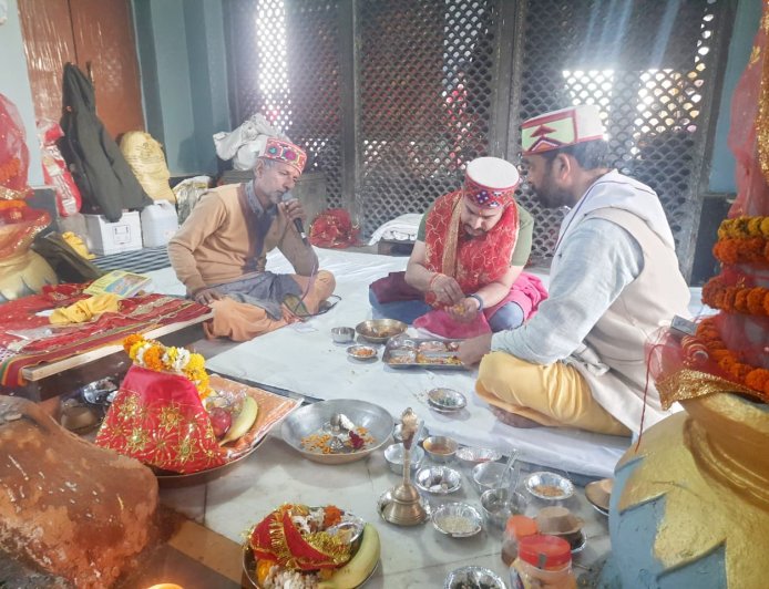 सातवें नवरात्र पर DSP ने लिया वज्रेश्वरी माता का आशीर्वाद