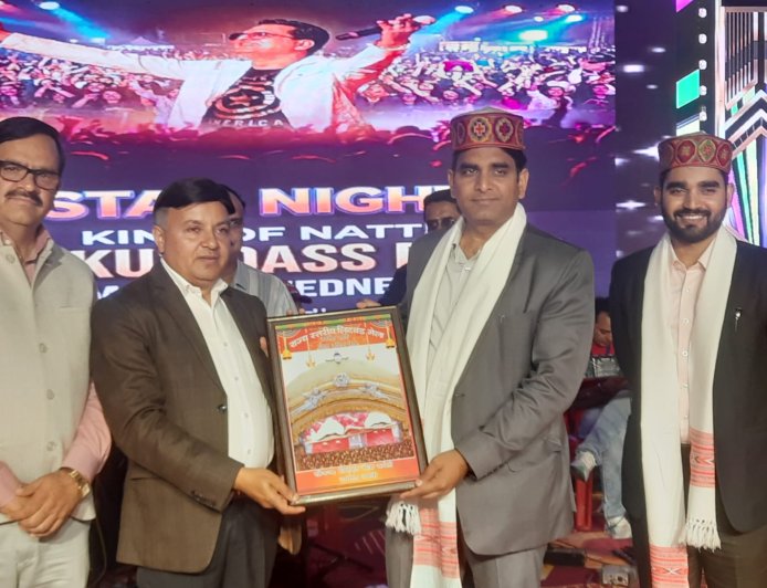 लिदबड़ मेले में धूम, कलाकारों ने नगरोटा को नचाया