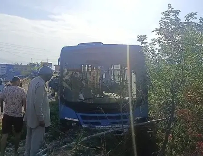 बिलासपुर में HRTC बस हादसा टला, 25 यात्री बाल-बाल बचे