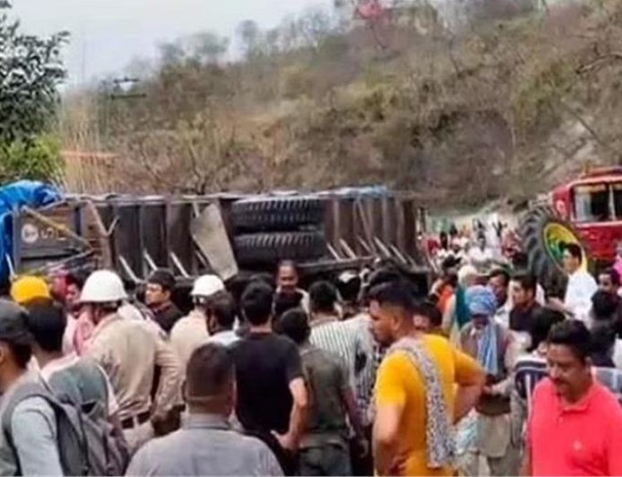 ऊना में श्रद्धालुओं की ट्रॉली पलटी, 10 घायल