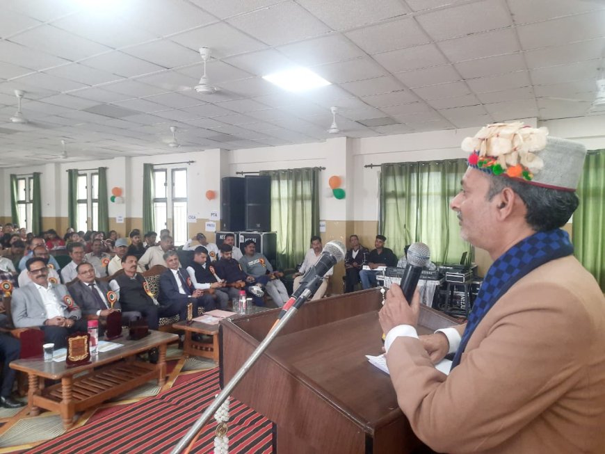 तकीपुर कॉलेज को 20 कंप्यूटर व स्टेज की सौगात