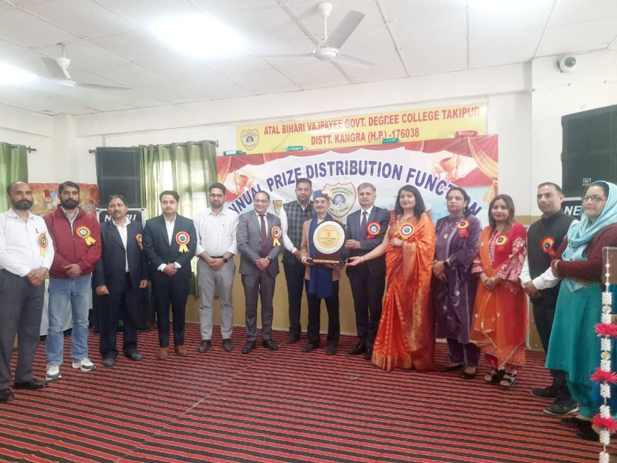 तकीपुर कॉलेज को 20 कंप्यूटर व स्टेज की सौगात