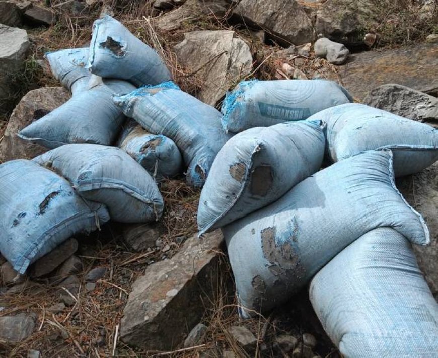 चुराह में नरेड़ नाला किनारे 55 बोरियां खराब सीमेंट बरामद