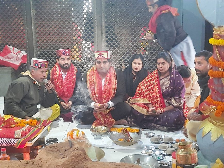 कांगड़ा मंदिर में नवरात्र शुरू, DC ने की पूजा-अर्चना