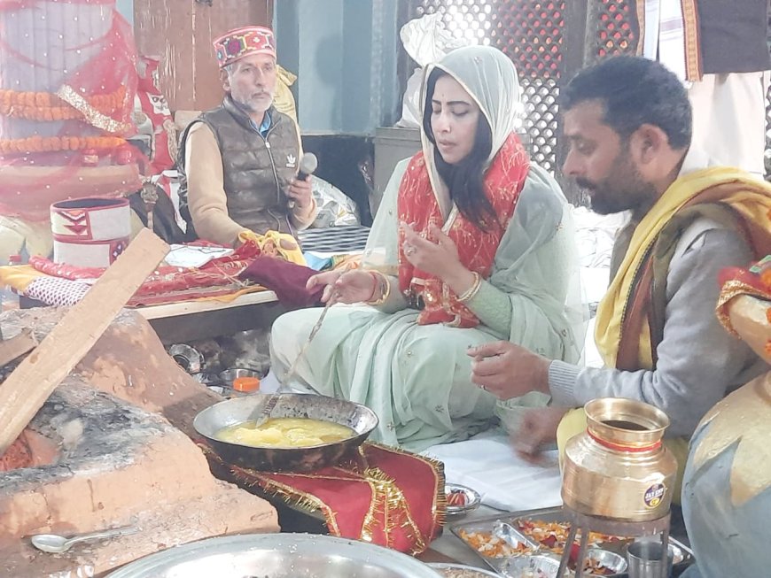 नवरात्र में DIG ने लिया वज्रेश्वरी माता का आशीर्वाद