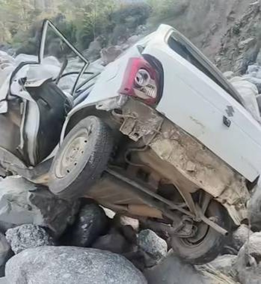 कांगड़ा सड़क हादसा: खड्ड में गिरी कार, 2 की मौत