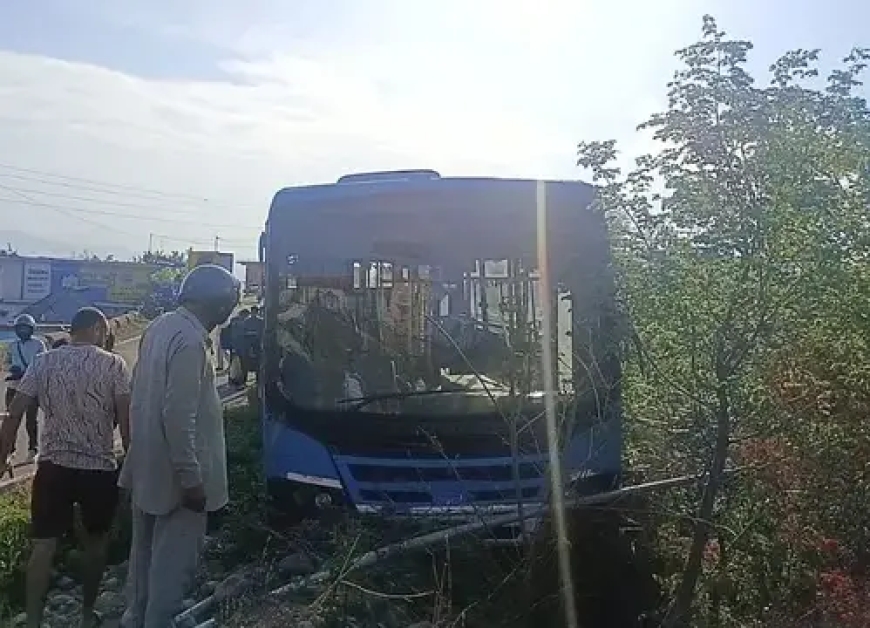 बिलासपुर में HRTC बस हादसा टला, 25 यात्री बाल-बाल बचे