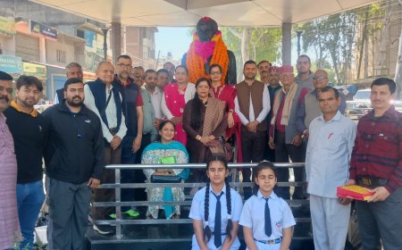 नादौन में क्रांतिकारियों को याद कर भावुक हुआ माहौल, इन्द्रपाल और डी.डी. गुलजार की जयंती पर सजी कवि गोष्ठी