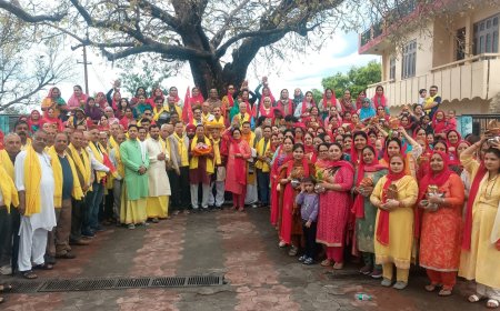 नादौन में श्रीमद भागवत कथा का शुभारंभ, भव्य कलश यात्रा से गूंजा पत्तन बाजार