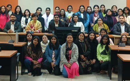 कांगड़ा में DU छात्रों का फील्ड विजिट, उपायुक्त ने विद्यार्थियों से किया संवाद