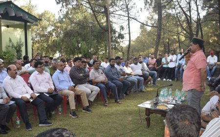 टैक्सी-ट्रक, टिप्पर एवं ऑटो आपरेटरों की समस्याओं के समाधान को सरकार प्रतिबद्ध : केवल सिंह पठानिया