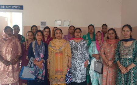 नादौन में कन्या स्कूल पर विवाद, अभिभावकों का धरना