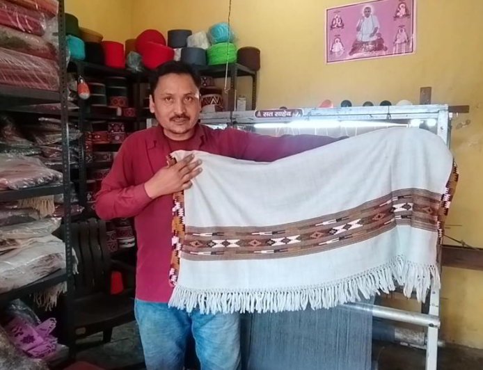 हुनर को सलाम: पारंपरिक शाल बुनाई की कला को जीवित रखे हुए हैं रामलाल