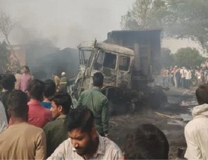 दो डंपरों की भीषण भिड़ंत; जिंदा जले ड्राइवर