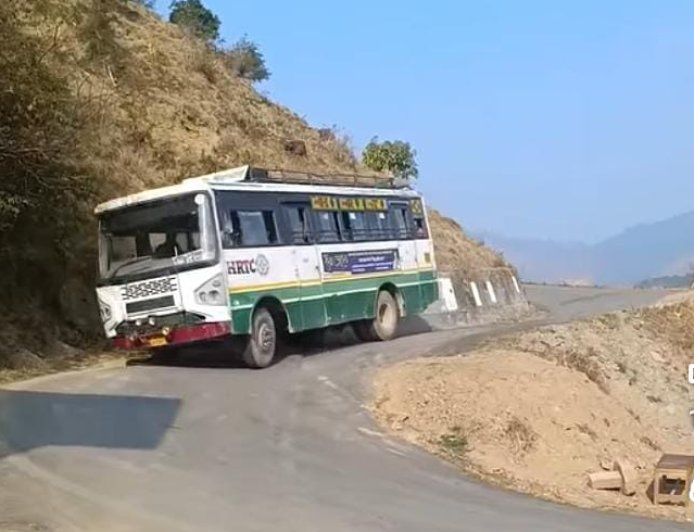 पुलिस कर्मचारियों को हिम बस कार्ड बनवाना अनिवार्य, नहीं तो HRTC बस में देना होगा पूरा किराया