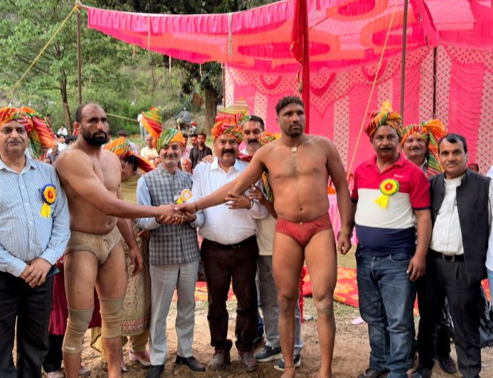 कांगड़ा में रली मेला: कुश्ती में दिखा दम