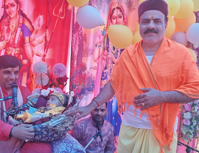 लोअर हटवास में गूंजा “नंद के आनंद भयो”! श्रीकृष्ण जन्म पर झूमे श्रद्धालु