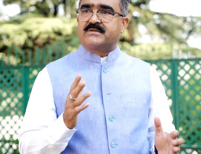 फैसले लो, फिर पलटो, यही बन गई कांग्रेस सरकार की पहचान : बिक्रम ठाकुर 