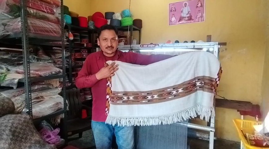 हुनर को सलाम: पारंपरिक शाल बुनाई की कला को जीवित रखे हुए हैं रामलाल