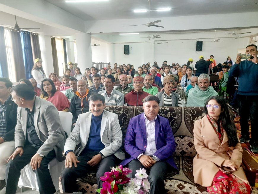 नगरोटा कॉलेज में इंटर जेनरेशनल बॉन्डिंग कैंप, निकिता के ‘साढ़े बांके हिमाचले दे शोरूआं नू चिट्टा खा गया’ गीत ने बांधा समां