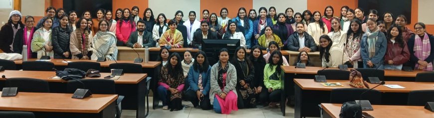 कांगड़ा में DU छात्रों का फील्ड विजिट, उपायुक्त ने विद्यार्थियों से किया संवाद