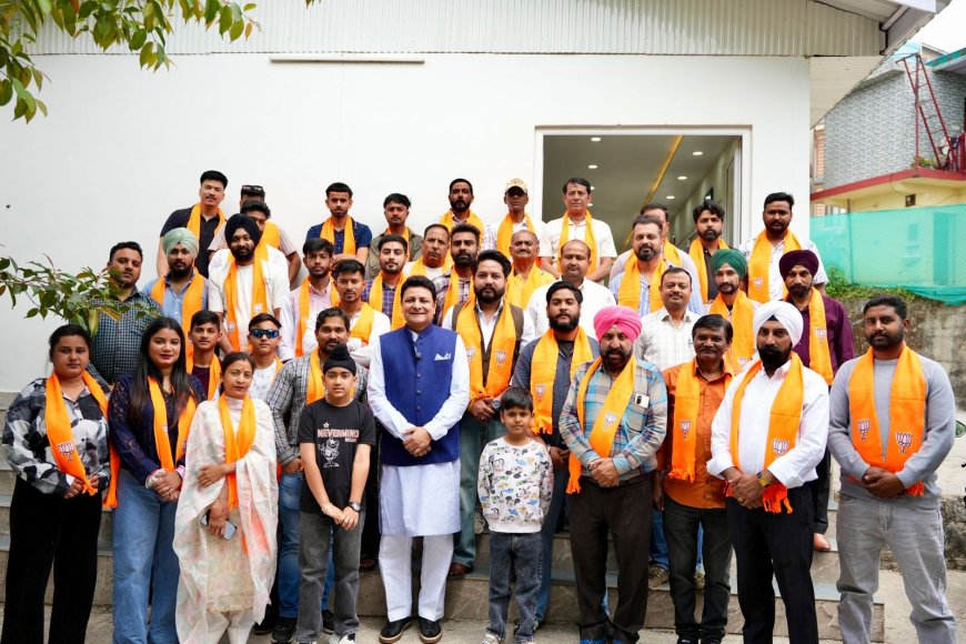 धर्मशाला में कांग्रेस को बड़ा झटका! 50 परिवारों ने छोड़ी पार्टी, BJP में हुए शामिल
