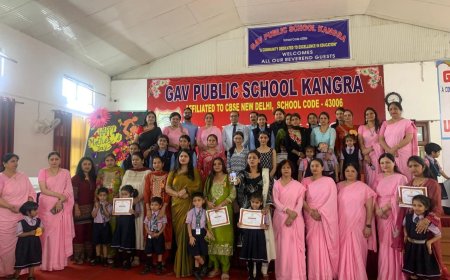 मदर्स डे पर भावुक हुआ जीएवी पब्लिक स्कूल कांगड़ा, बच्चों और माताओं ने बिखेरे प्यार के रंग