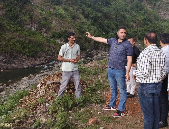 विनवा नदी में गंदगी फैलाने वालों की अब खैर नहीं! SDM संकल्प गौतम ने दी सख्त चेतावनी