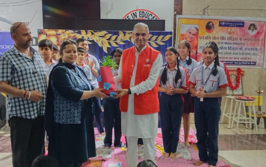 मोबाइल छोड़ योग अपनाने की सीख! कांगड़ा के स्कूल में विद्यार्थियों ने लिया संस्कारवान बनने का संकल्प