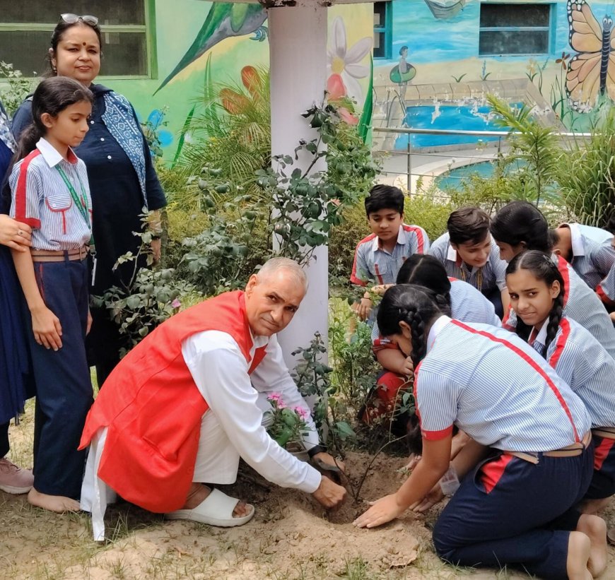 मोबाइल छोड़ योग अपनाने की सीख! कांगड़ा के स्कूल में विद्यार्थियों ने लिया संस्कारवान बनने का संकल्प