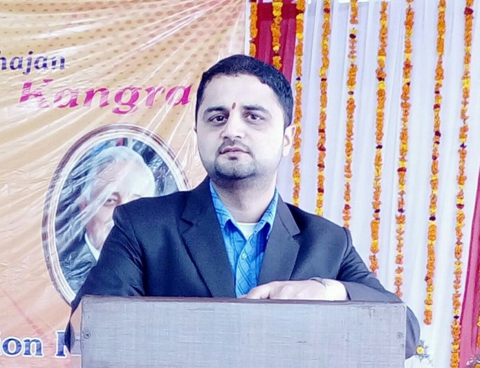 संजीवनी बूटी पर शोध बना आकर्षण का केंद्र, डॉ. शर्मा की प्रस्तुति चर्चा में