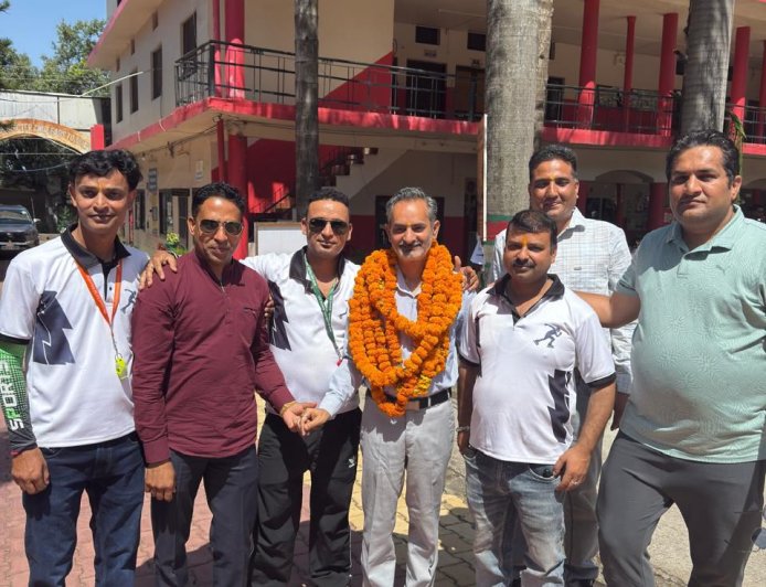 कांगड़ा के बच्चों ने स्केटिंग में दिखाया दम, अजय वर्मा ने की बड़ी घोषणा; क्लब को दिए ₹21 हजार
