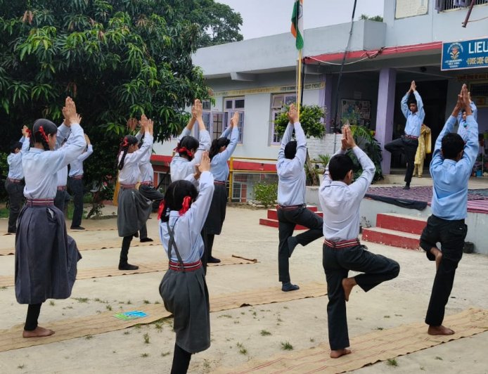 योग से निरोग जीवन का संदेश: घड़ोह स्कूल में अंतरराष्ट्रीय योग दिवस पर विशेष जागरूकता कार्यक्रम