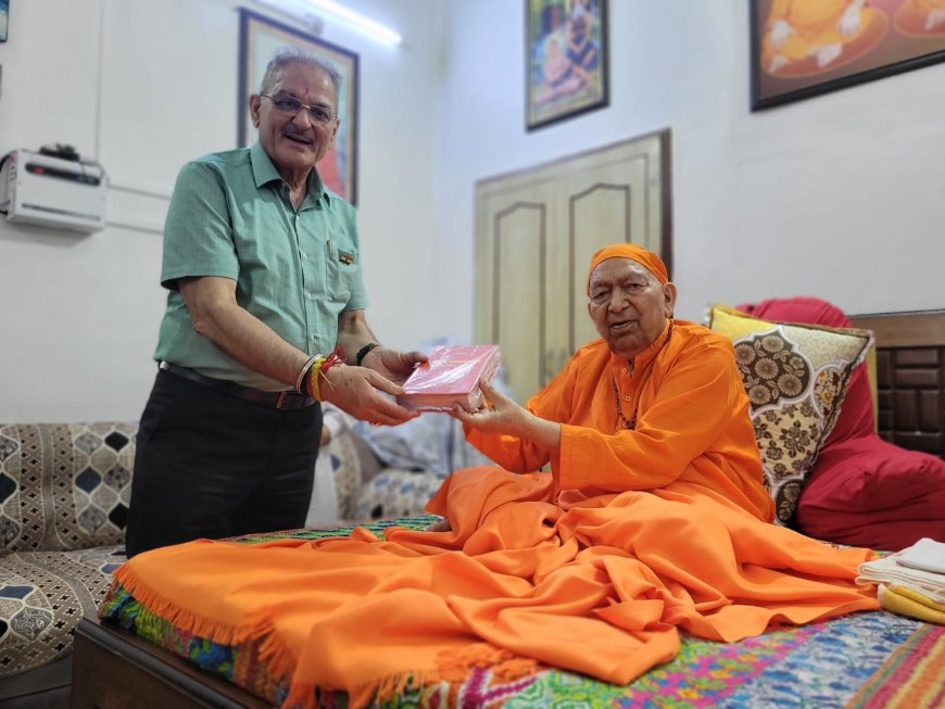 कांगड़ा प्रवास पर राज्यपाल पहुंचे वेद आश्रम, स्वामी राम स्वरूप योगाचार्य से लिया आशीर्वाद