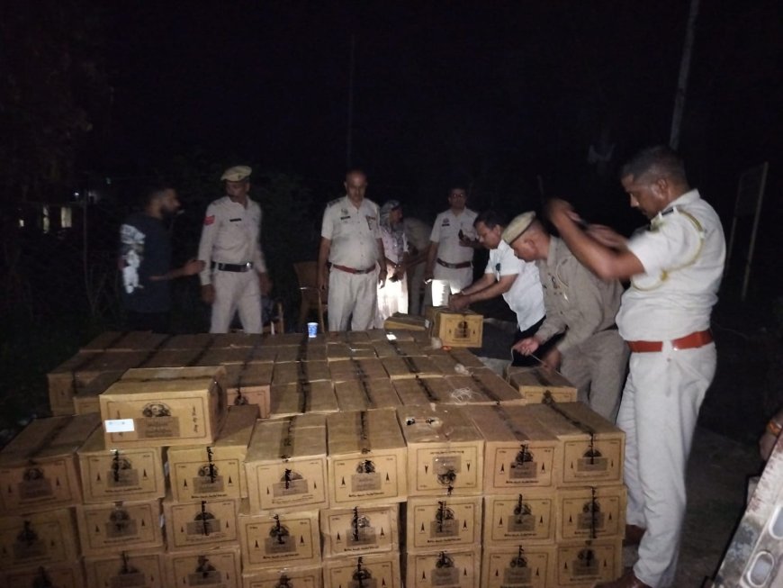 नादौन में पुलिस की बड़ी कार्रवाई: 130 पेटी ओल्ड मॉन्क रम से भरी पिकअप पकड़ी, जांच शुरू