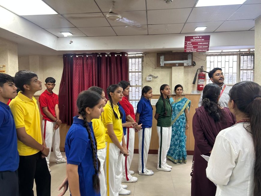 बैंकिंग की बारीकियां सीखने पहुंचे छात्र, PNB शाखा में मिला वित्तीय ज्ञान का अनोखा अनुभव