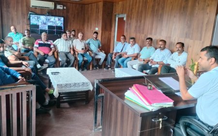 नादौन बाजार में जलभराव रोकने की तैयारी, अवैध स्लैब हटेंगे