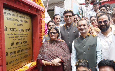 कांगड़ा में 26 फल-सब्जी विक्रेताओं को मिलीं स्थायी दुकानें, आर.एस. बाली ने किए बड़े ऐलान