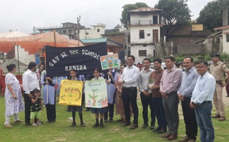 कांगड़ा में स्वच्छता जागरूकता रैली, 700 विद्यार्थियों ने दिया पर्यावरण संरक्षण का संदेश
