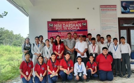 हिम दर्शन आईटीआई केंद्र में स्कूल इंटर्नशिप कार्यक्रम का किया आयोजन