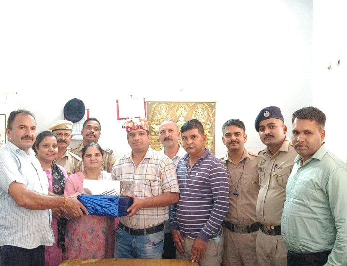 स्थानांतरण पर थाना प्रभारी निर्मल सिंह को भावभीनी विदाई