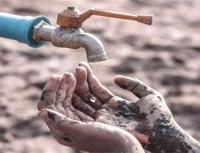 10 दिन से पानी को तरसे लोग, दूषित पानी पीने को मजबूर