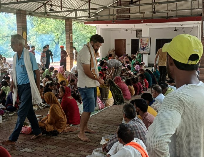 मेघू बाबा मंदिर जलाड़ी में विशाल भंडारा, उमड़ी श्रद्धालुओं की भीड़
