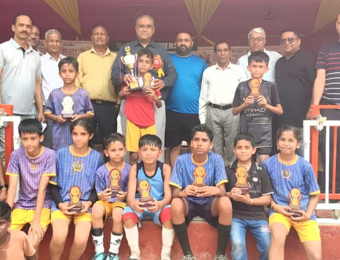 जमानाबाद मिंजर मेले में फुटबॉल का रोमांच, स्टार नाइट का बढ़ा उत्साह