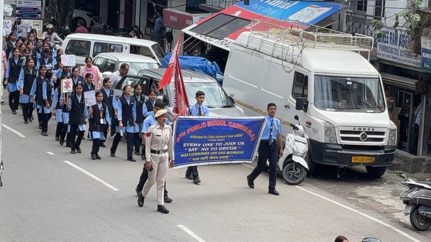 कांगड़ा में छात्रों की नशे के खिलाफ हुंकार, निकाली जागरूकता रैली