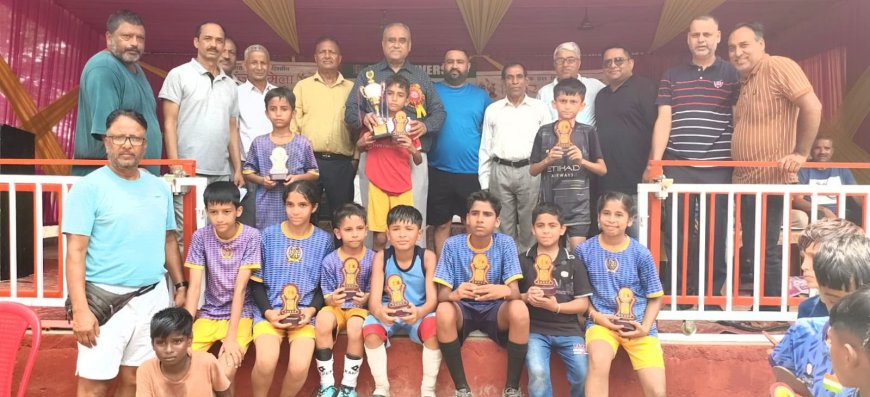 जमानाबाद मिंजर मेले में फुटबॉल का रोमांच, स्टार नाइट का बढ़ा उत्साह