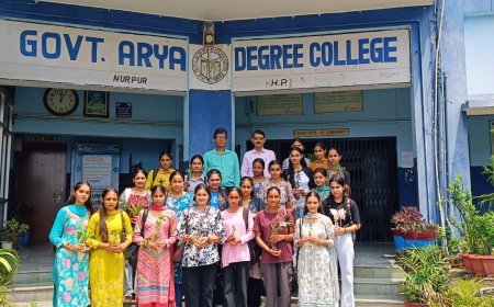 आर्य कॉलेज में वन महोत्सव के उपलक्ष्य पर किया पौधारोपण