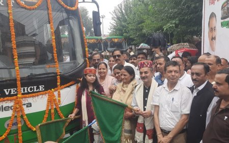 कांगड़ा से दौड़ीं 5 इलेक्ट्रिक बसें, अजय वर्मा ने दिखाई हरी झंडी